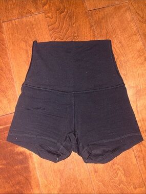 LULULEMON BLACK BIKER SHORTS
